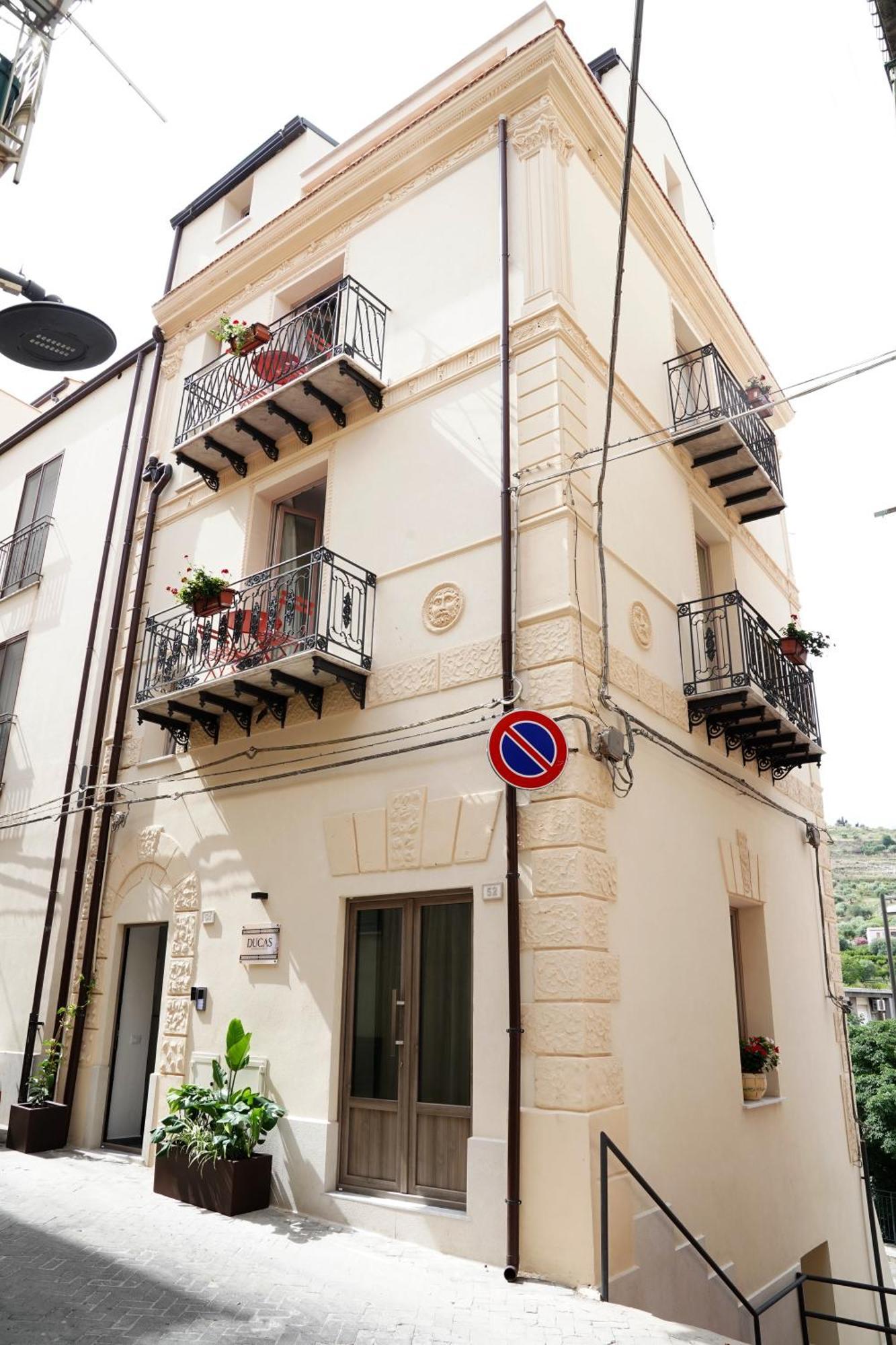 לסקארי Ducas Rooms And Suite מראה חיצוני תמונה