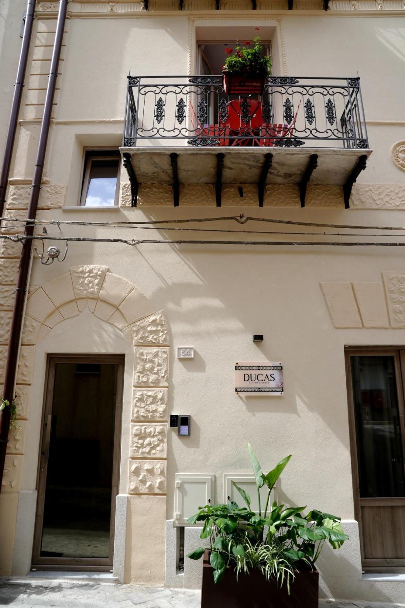 לסקארי Ducas Rooms And Suite מראה חיצוני תמונה